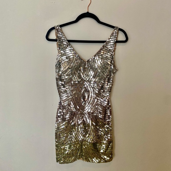 Adrianna Papell Cocktail mermaid sequin dress. - Picture 2 of 7